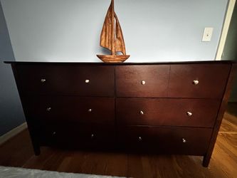 Wood Dresser 6 Drawers Excellent Condition