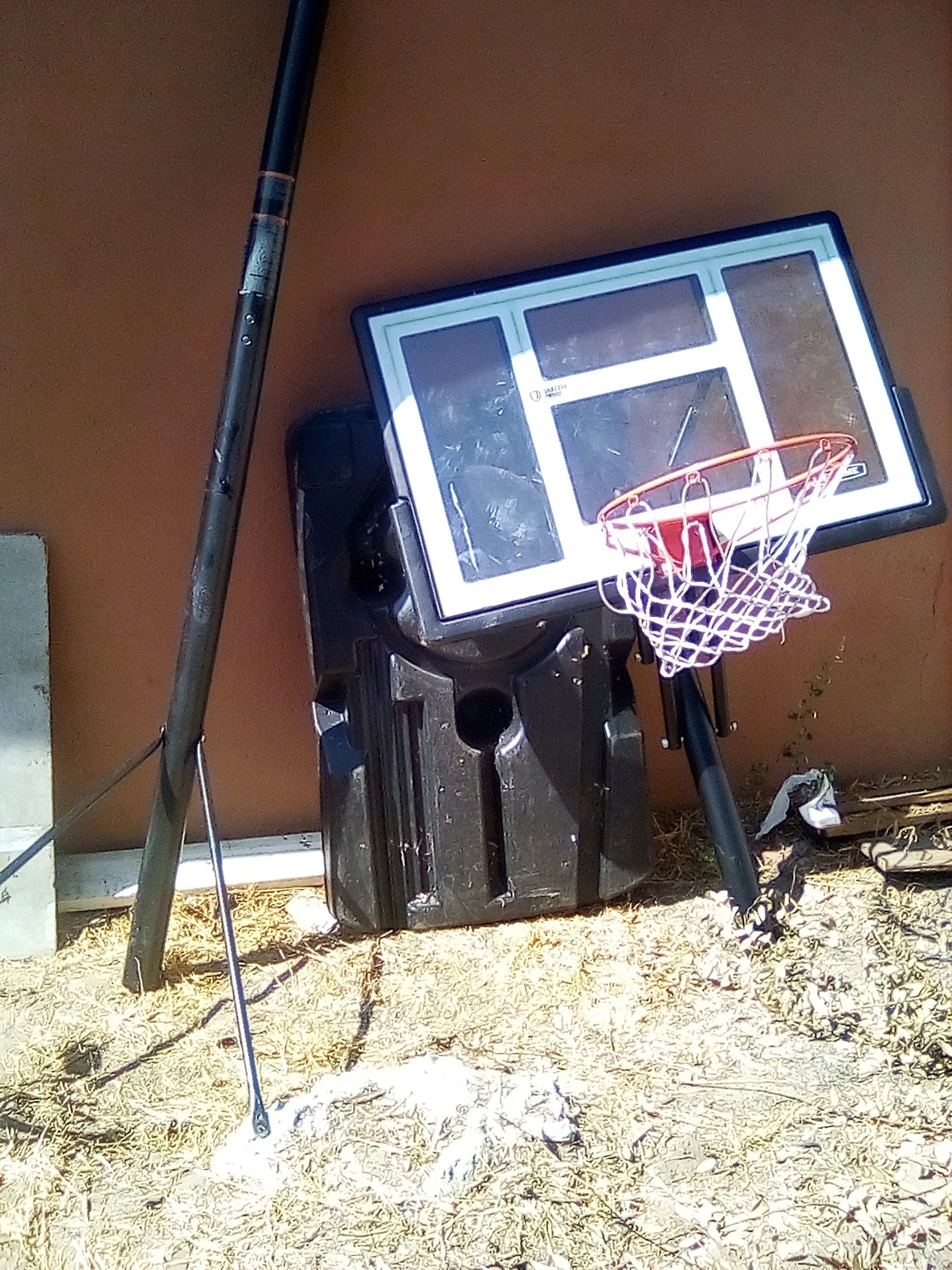 Lifetime basketball hoop