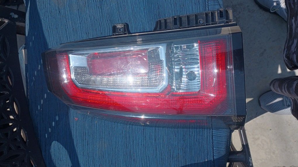 GMC Yukon 2015 Taillight