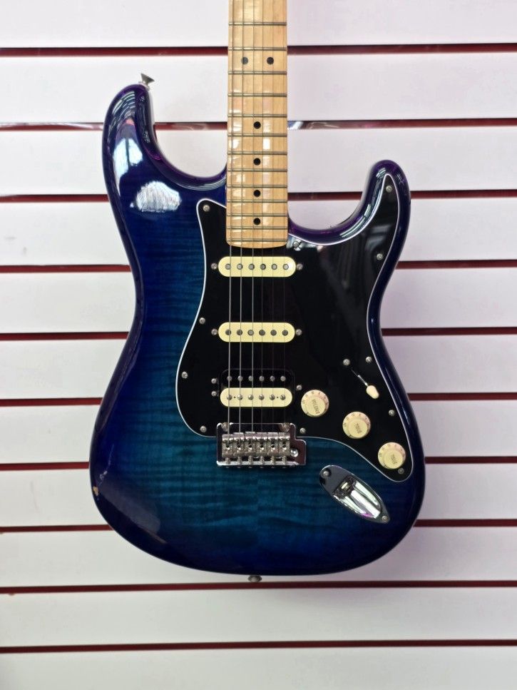 Fender Stratocaster 6-string Electric Guitar MEXICO MADE