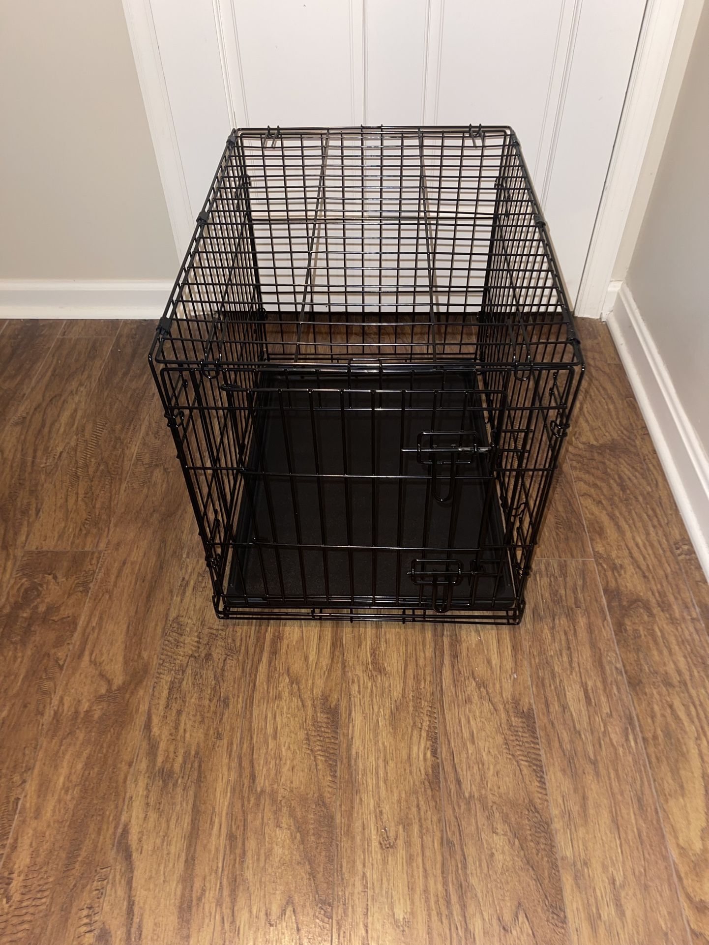 BLACK METAL FOLDING DOG CRATE WITH LINER