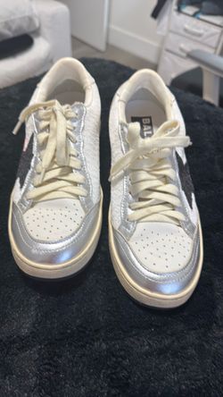Woman sneakers size 7