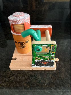 Thomas and Friends Wooden Winter Fuel Up Station