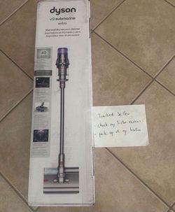 Dyson V9 Submarine Extra Cordless Wet and Dry Stick Vacuum with Wet Cleaner Head With Gift Of Purchase
