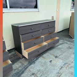 Dresser/ Eight drawers dresser