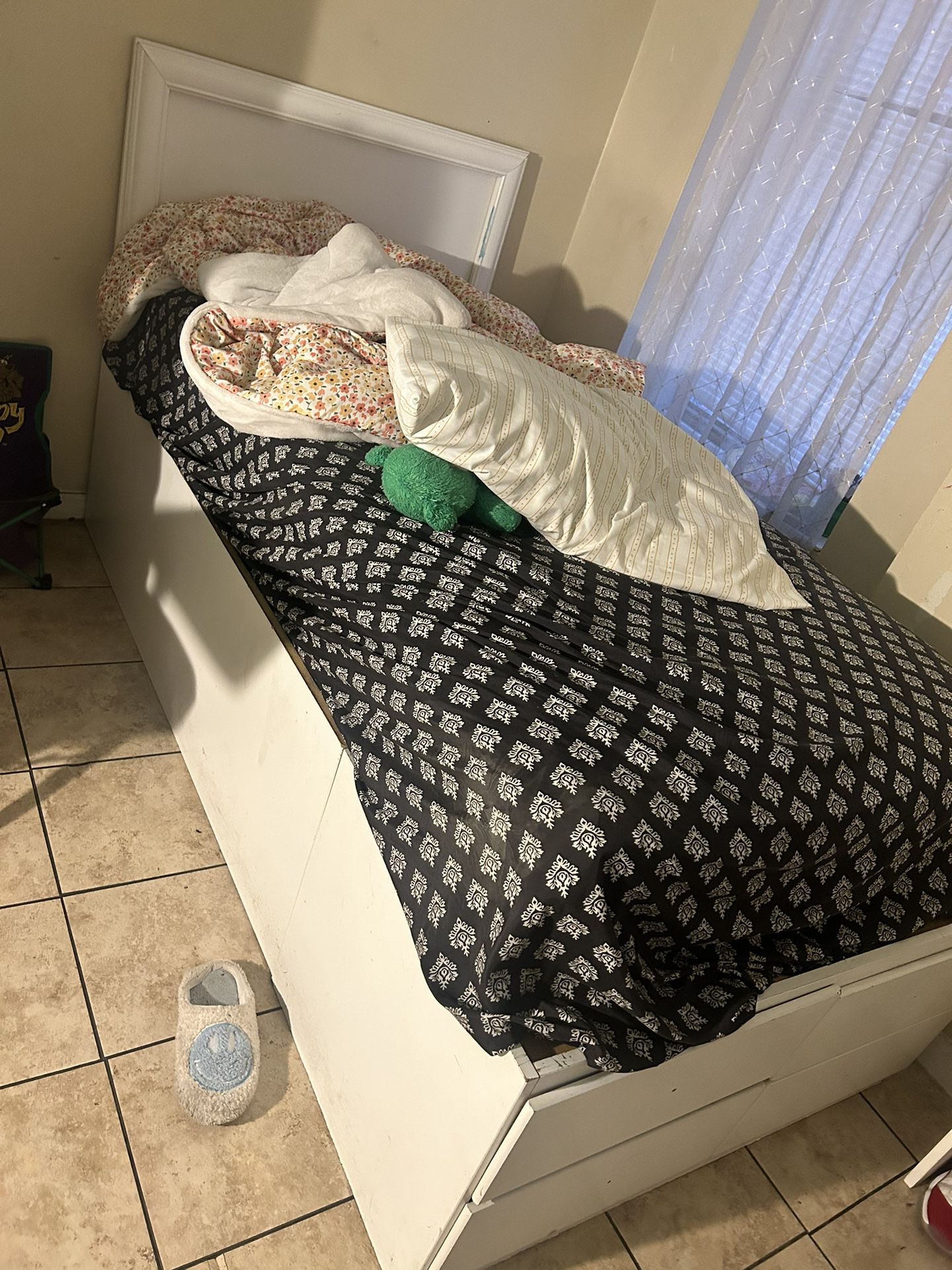 Full Size Bed And Frame $60