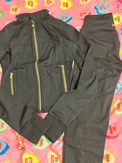 Black lululemon cropped define set