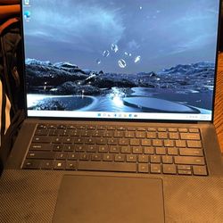 Dell XPS 15 9520 – i7 / RTX 3050 / 16GB DDR5/ 458GB / 