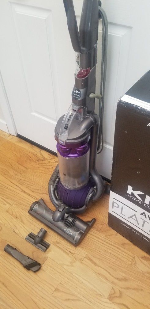 NEW cond DYSON ANIMAL VACUUM WITH COMPLETE ATTACHMENTS. , WORKS EXCELLENT. , AMAZING POWER SUCTION
