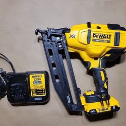 DEWALT
20V MAX XR 16-Gauge Cordless Angled Finish Nailer Kit