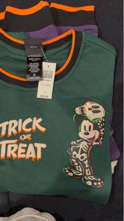 NEW with tags ‼️XL Disney Mickey Mouse & Friends Halloween Color Block Crewneck - BoxLunch Exclusive