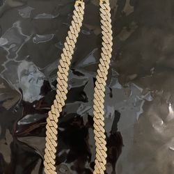 Men’s Gold Iced Out Chain Miami Cuban Link