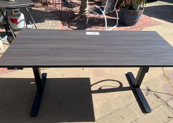 TEKNION hi space adjustable 70” premium workstation desk/Electric standing desk