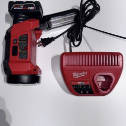 M12 ROVER Multi-Directional Flood Light w/ PACKOUT Compatibility