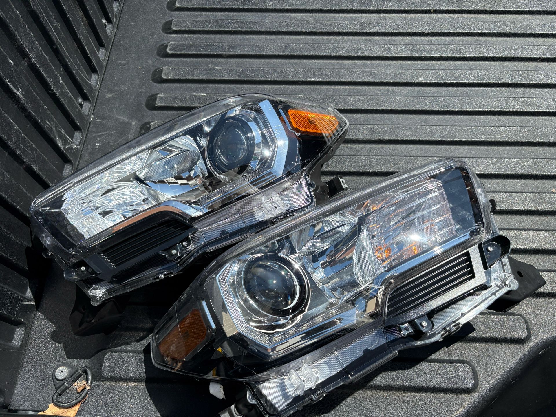 16-23 Toyota Tacoma Headlights