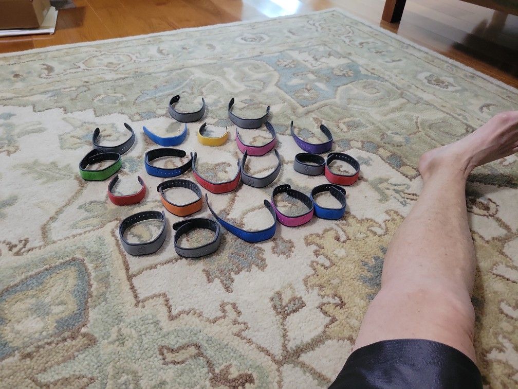 DISNEY PARK WRIST BANDS , TOTAL 20