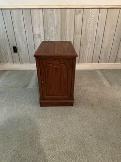 Vintage wooden magazine table /end table, accent table