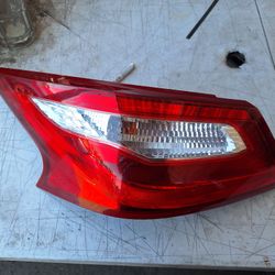 2016-2018 Nissan Altima Left Side (Driver) Tailight