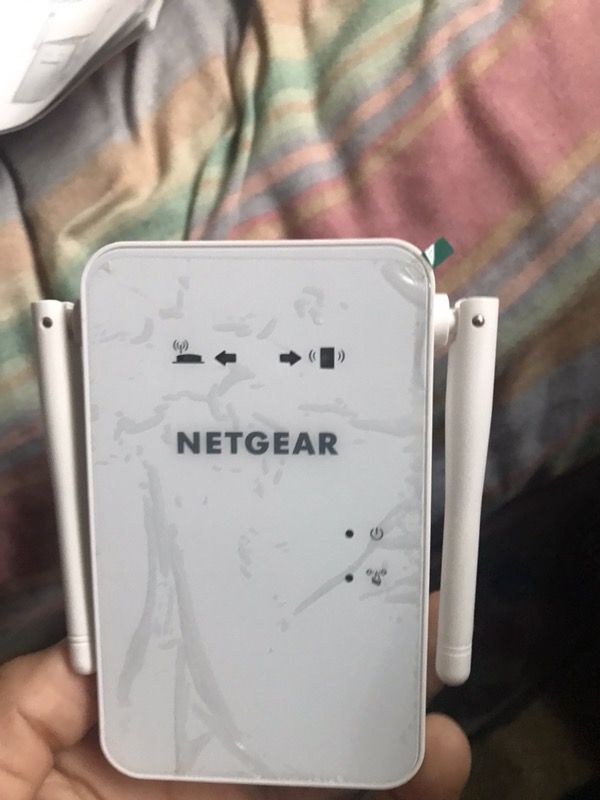 Selling NETGEAR EX6100 AC750 WIFI RANGE Extender