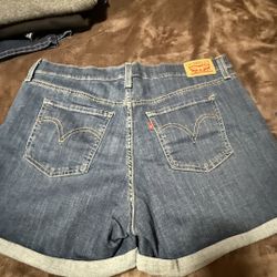 Women Levi’s Short 