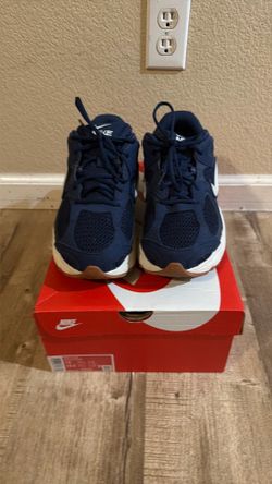 Nike V5 RNR in “Midnight Navy Gum”