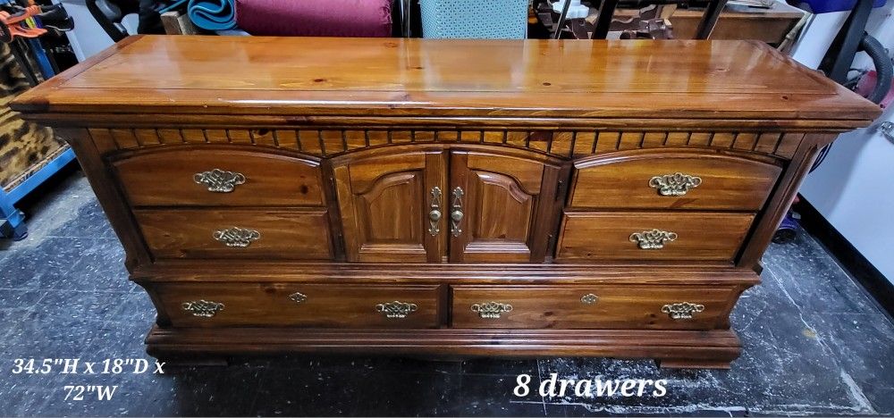 1996 Webb Rustic Pine 8 Drawer Dresser / Pine Chest Of Drawers / Pine Bureau