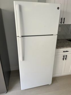 GE Refrigerator  White