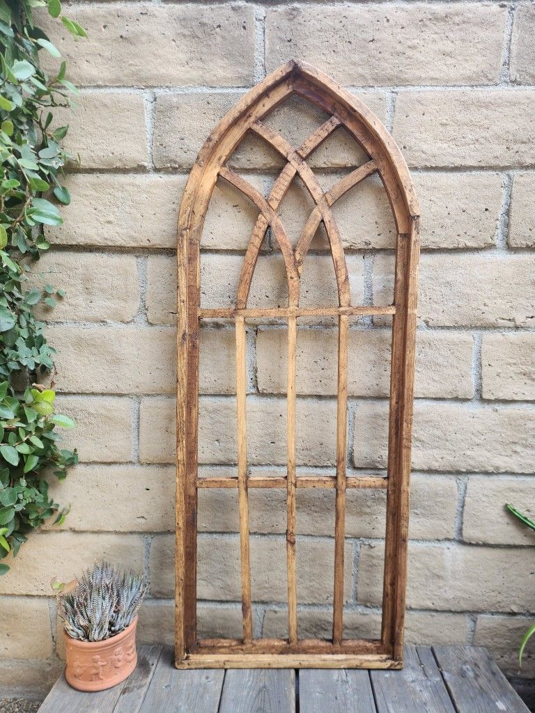 46" Longridge Arch Wood Shabby Distress Brown* Appx Dim: 46" H x 18" W x 1.5" D.
* Beautiful Artistically wooden window frame.
* Details di Wall Decor