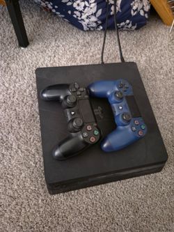 Ps4 + 2 controllers