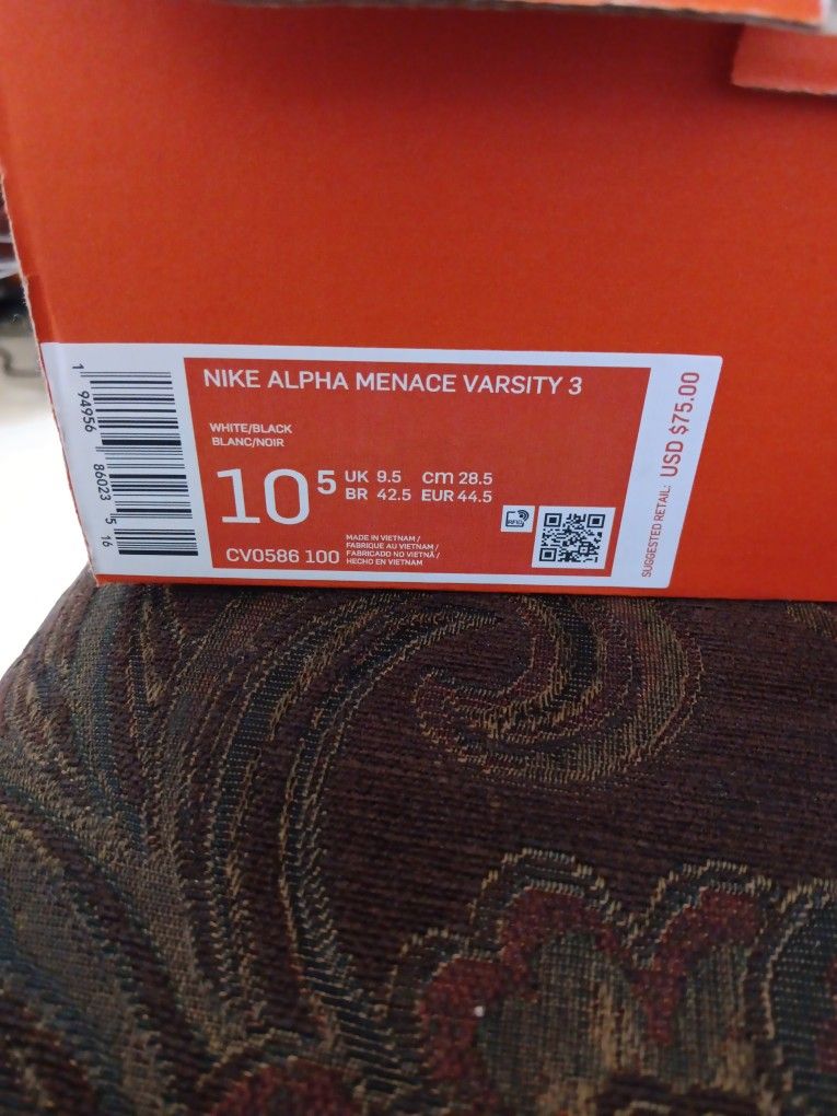 Nike ALPHA MENACE VARSITY 3
