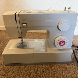 Singer Heavy Duty Sewing machine( Cash only)
