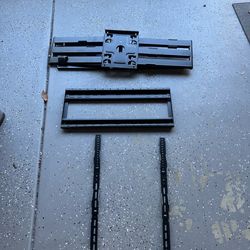 Mount-It! Heavy Duty Full Motion TV Wall Mount 60” to 110” TVs