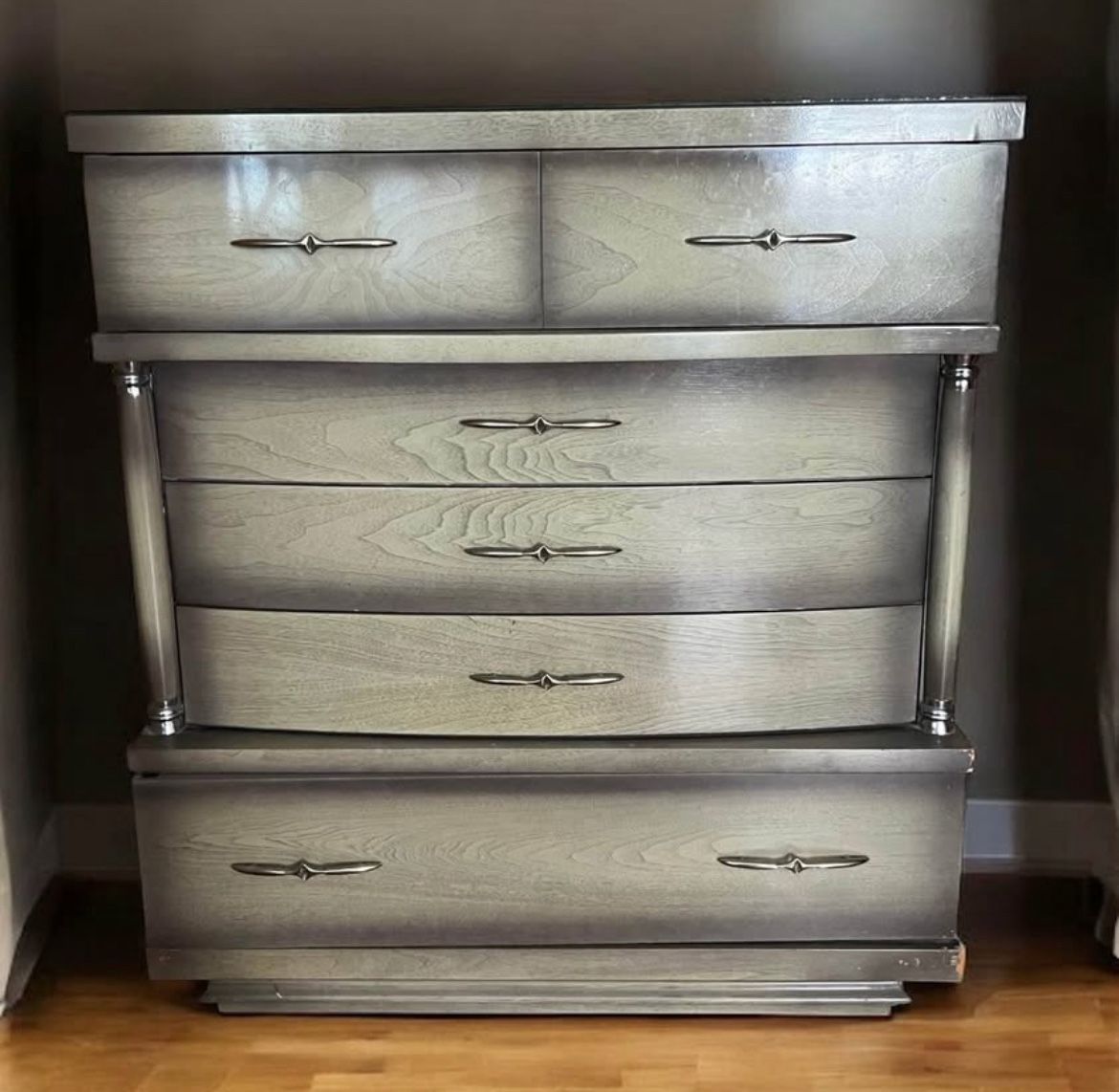 United Furniture Vintage MCM Dresser / bedroom set available