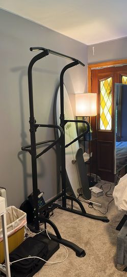 Pull up bar/ dip bar station