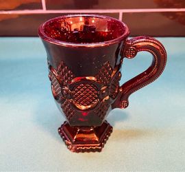 Vintage beautiful Avon Cape Cod Ruby Ref collection mug