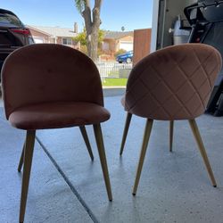 2 chairs with pink-purple velvet cushion