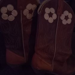 Girls Cowboy Books Good Condition 6 1/2 Size $8.00