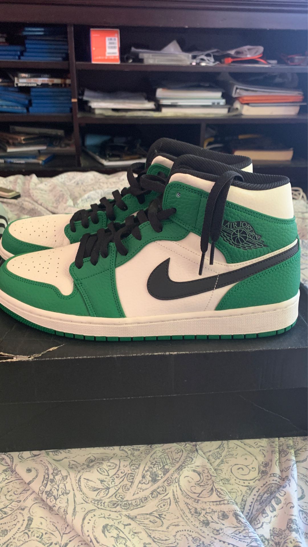 Air Jordan 1 mids se pine green size 11