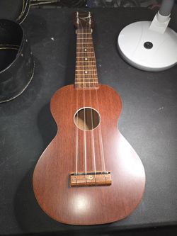 VINTAGE CRESTLINE    UKE 1970S  MAHOGANY   UKULELE ORIGINAL CASE JAPAN