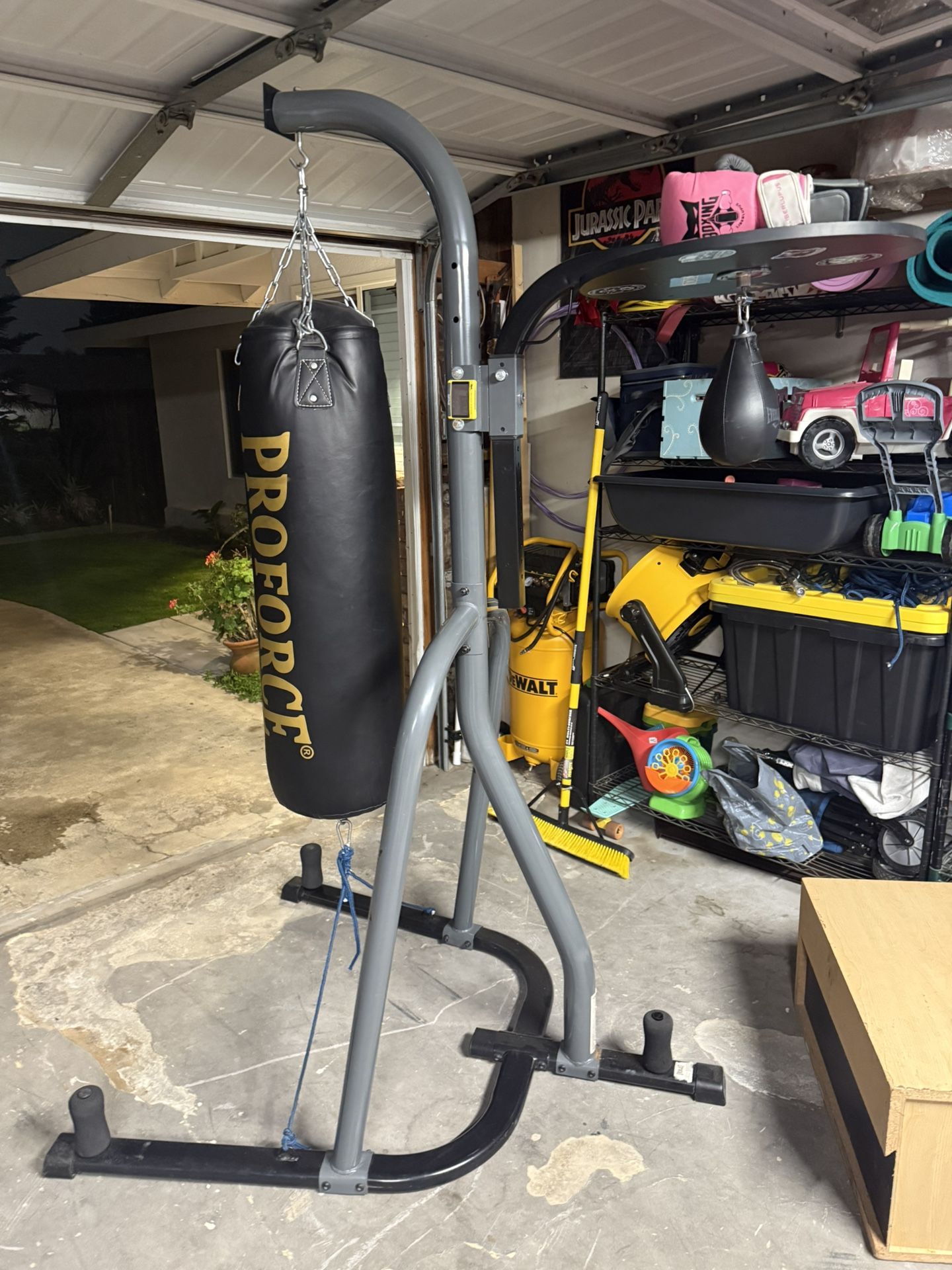 Everlast Heavy Bag And Speed Bag Stand 