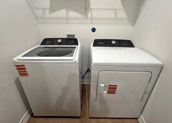 Brand New Whirlpool Washer & Dryer Set