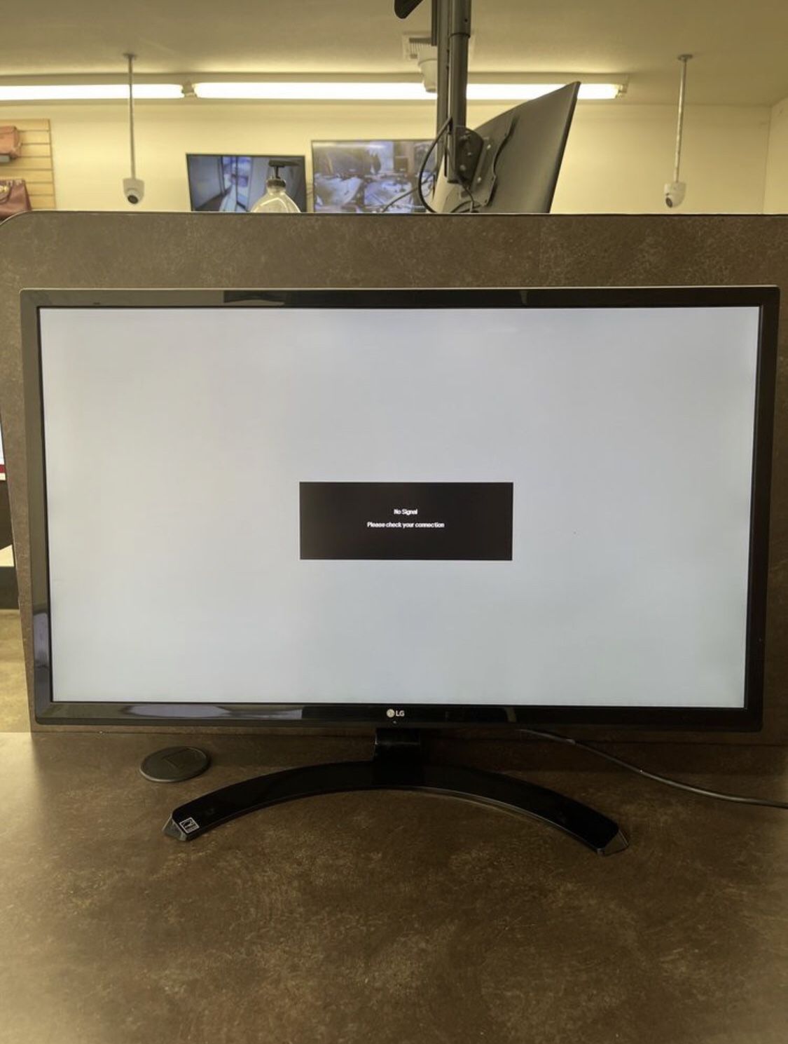 LG 27UD58-B 27-Inch Monitor -