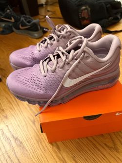 Nike woman’s purple air max size 7.5