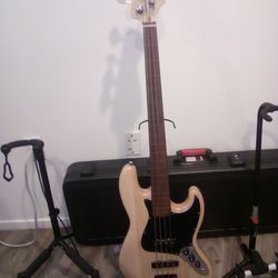 Custom Built fretless jazz bass