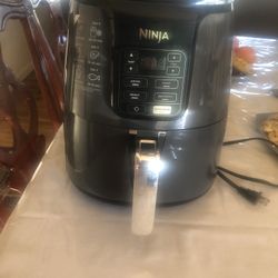 Open Box Ninja 4qt Air Fryer model AF101 U7, 1550 W Tested Works Perfectly when you come ill fully test it for you RETAIL PRICE $120 Plus Tax Target 