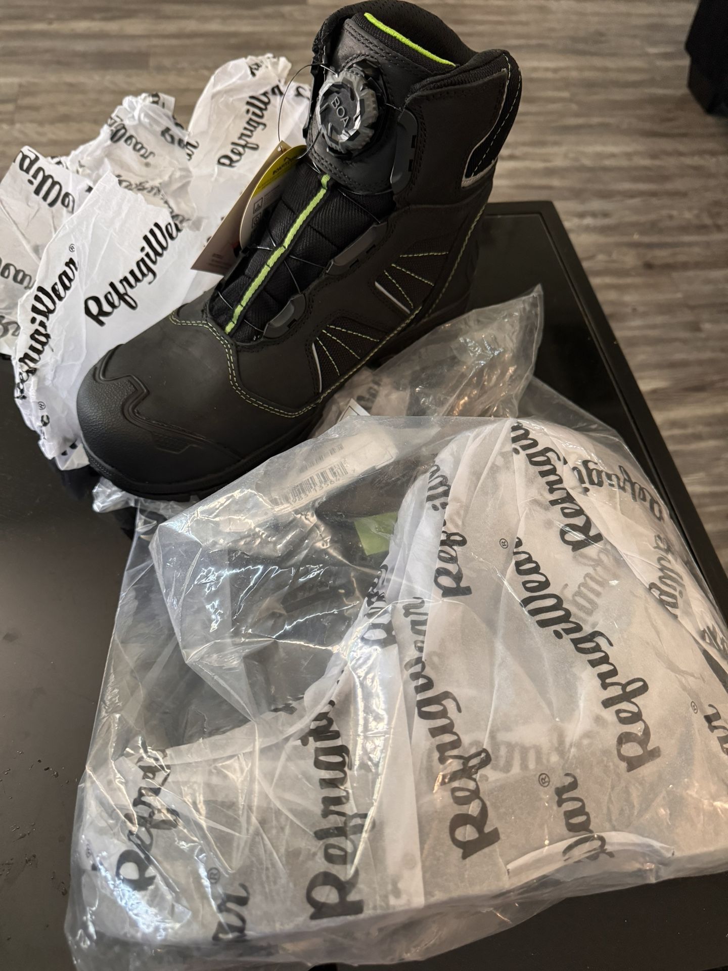 FREEZER BOOTS SIZE 9