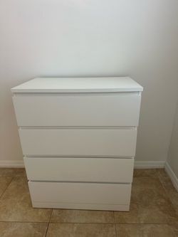 IKEA MALM White 4-Drawer Dresser