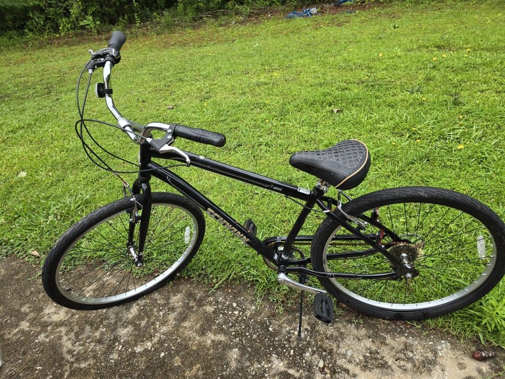 Schwinn Brookline 7-Speed 27.5" Street Bike