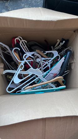 Box of hangers 50-100 ?