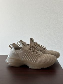 Stylish beige elegant sneakers in good condition worn several times size 10